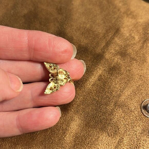 Avon Vintage Gold Tone Butterfly clear stone dangle Pierced Earrings - Picture 5 of 5